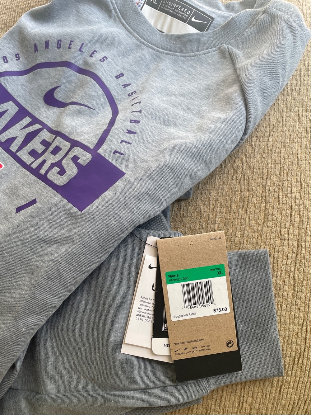 NBA Nike Lakers Crewneck Dri-Fit Never Worn - Picture 2 of 2